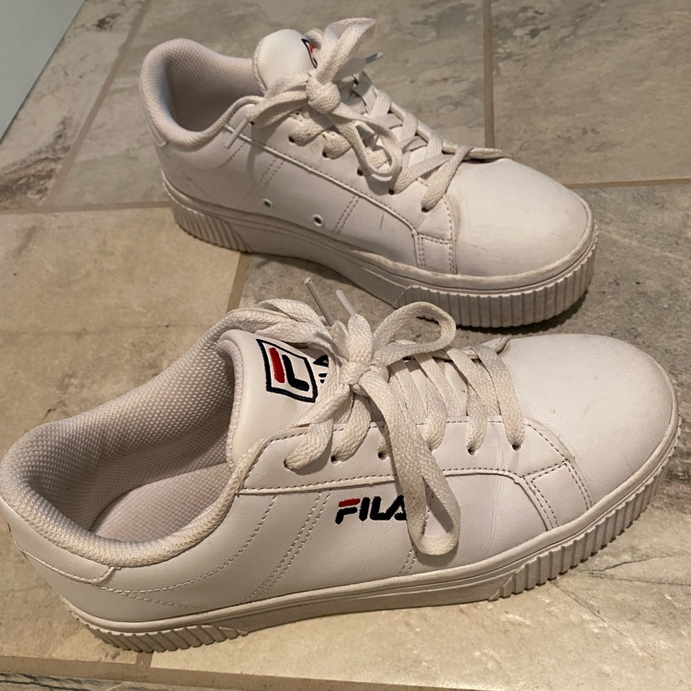 White fila woman’s sneakers